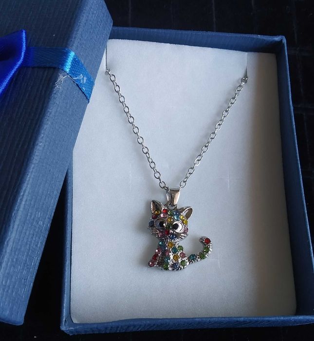 Ново, сребърно колие/ ланец с висулка.12 различни модели. В кутия.