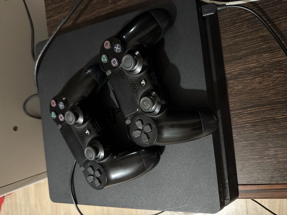 Продам Sony PlayStation 4