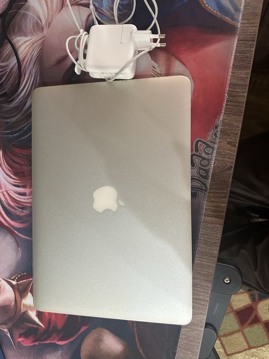 MacBook Air 13-inch (Mid 2013).