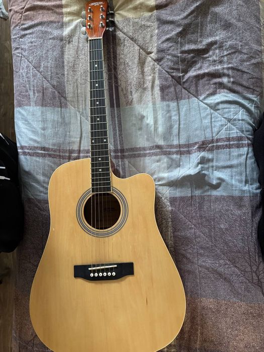 Gitara 41 razmer qirilgan surilgan joyi yoq hamma joyi ishlidi kalonka