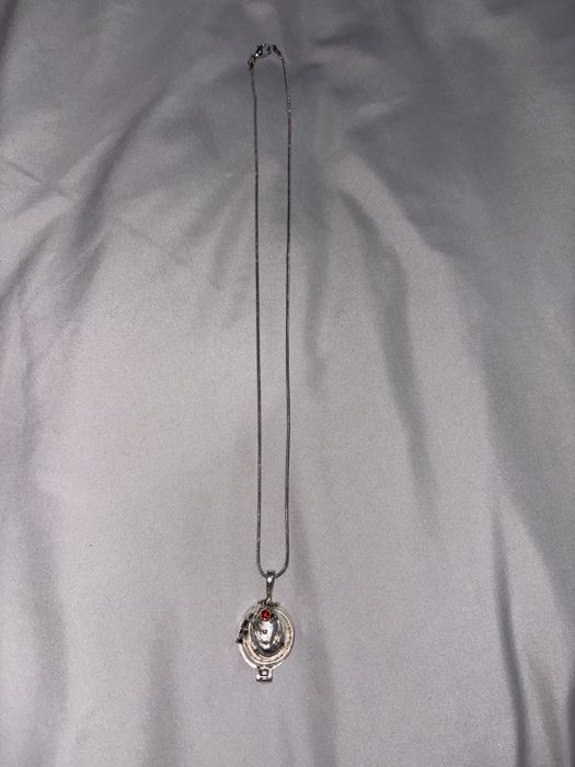 Колието на Елена от дневниците на вампира