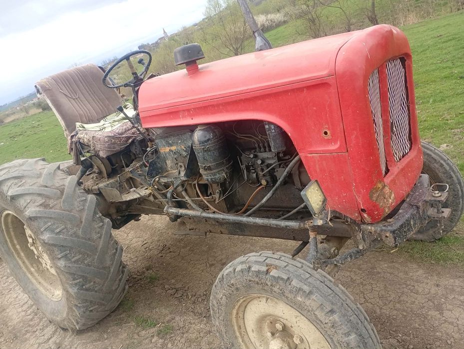 vînd tractor fiat 640