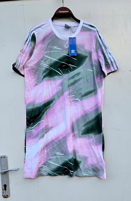 Adidas оригинална дамска рокля нова Л размер