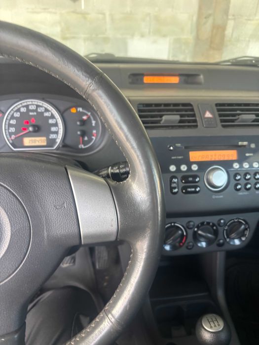 Продавам Сузуки Суифт 2006 г.