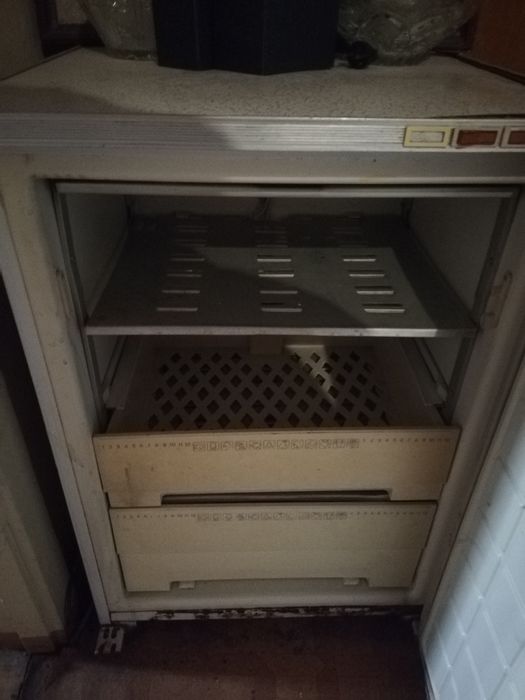 Продам морозильник