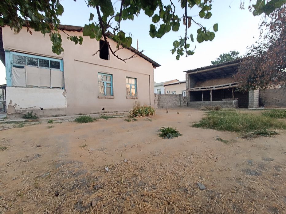 Уй сотилади. 8 соток. Сергели ва Янгихаёт га якин. Ор. Лайлак махал