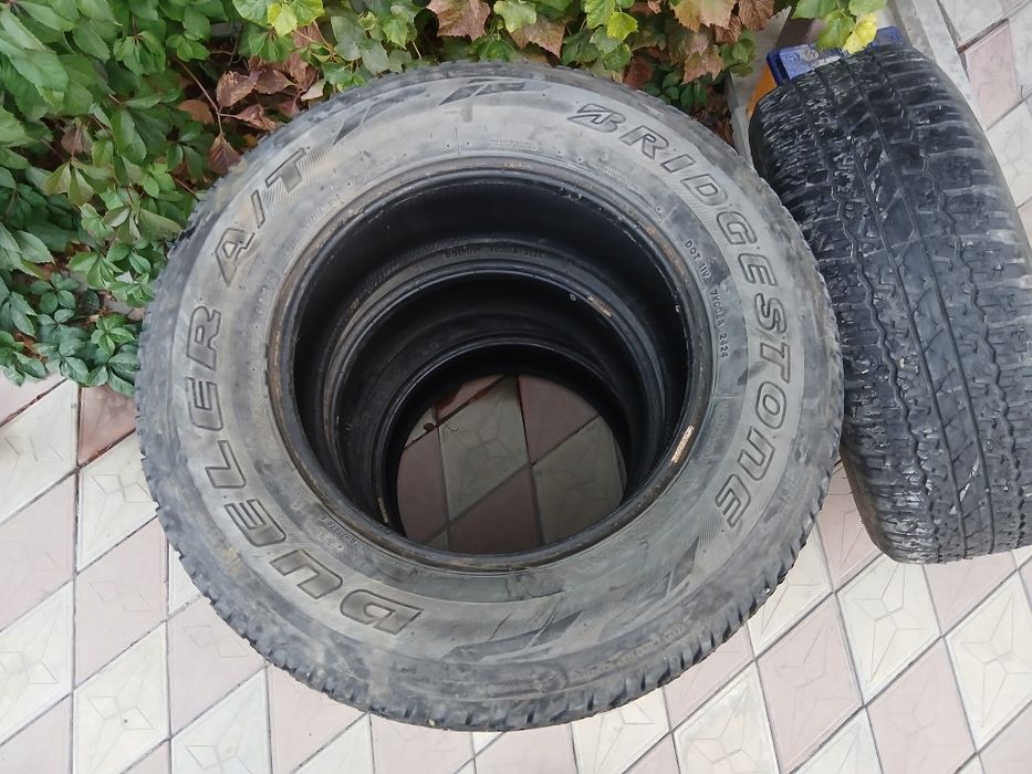 Продам б/у шины безкамерные,летние
