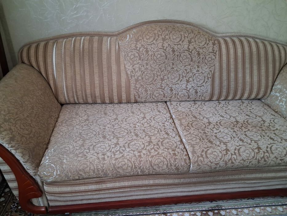 Продам диваны в гостиную.