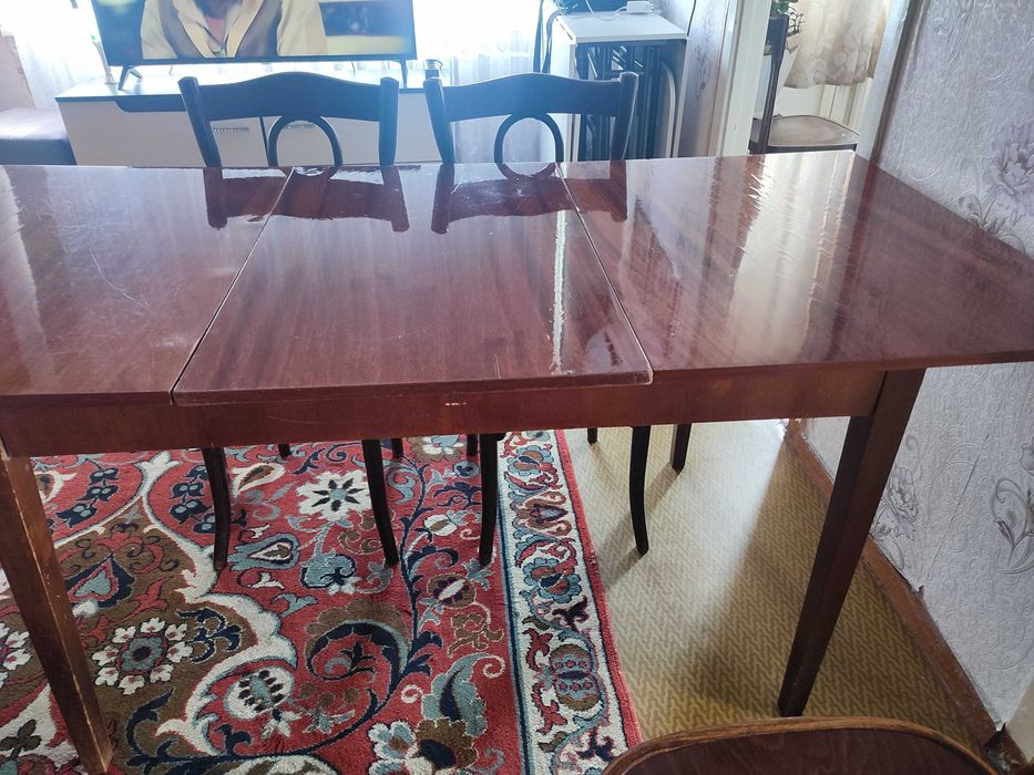 продам стол-тумбу и стол раскладной