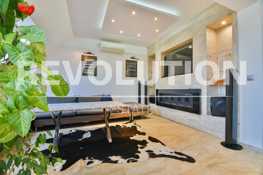 Дава се под наем Двустаен апартамент в София, Витоша - 100 кв.м за 900 € - Снимка #1