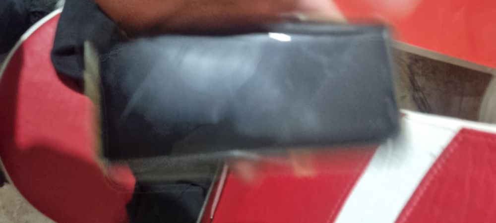 Vand telefoane pentru piese au parola