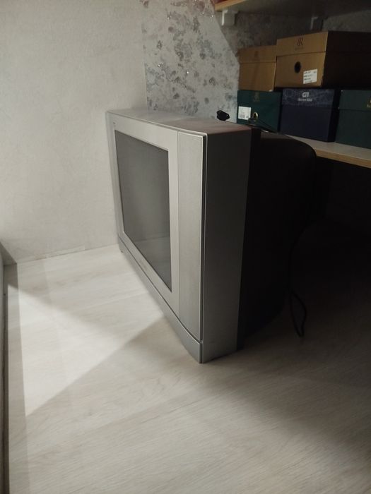 Телевизор Panasonic и два тюнера