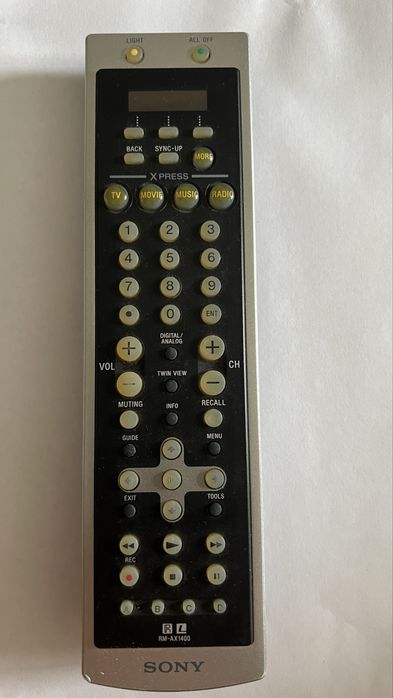 Logitech harmony 880 .Пульт управления универсальный