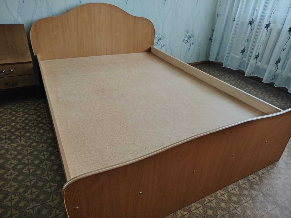 Двуспальная кровать