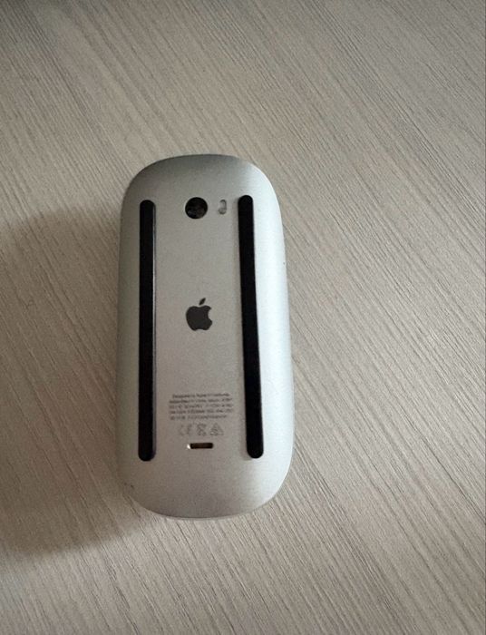 Оригинальная мышь Apple для MacBook
