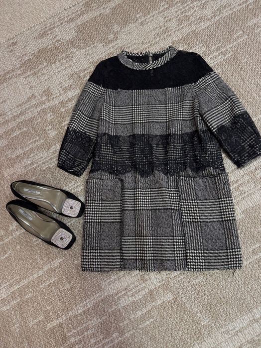 Женское платье с кружевной отделкой