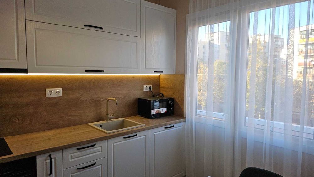 Продава се Двустаен апартамент в Пловдив, Център - 64 кв.м за 2024 €/кв.м - Снимка #10