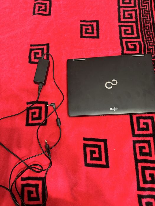 Vând laptop semi performant