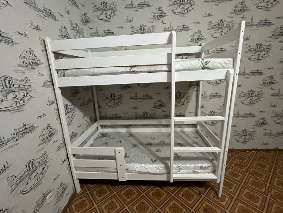Двухъярусная кровать