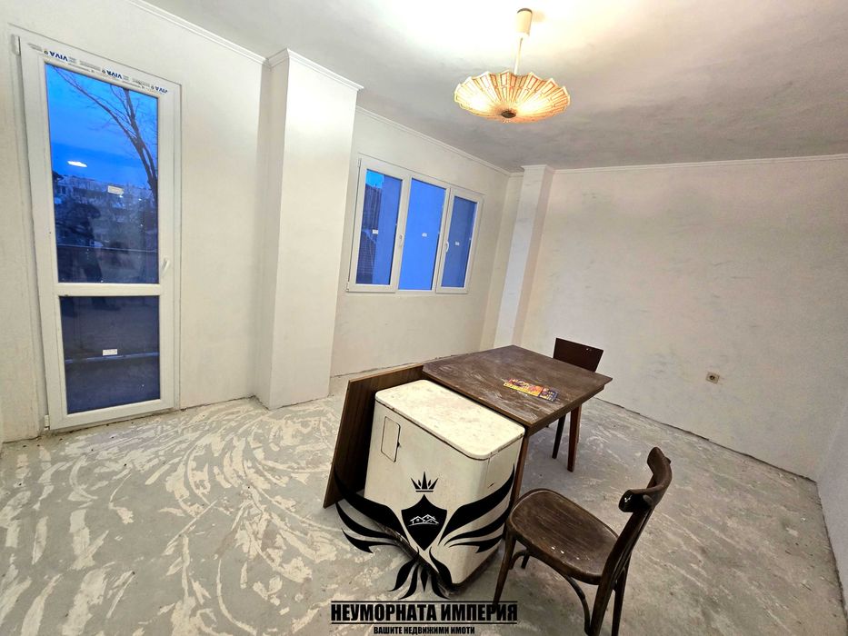 Продавам тристаен апартамент 91кв. с гараж и изба в гр.Асеновград