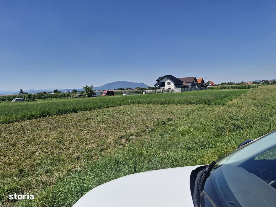 Teren intravilan de vânzare în Stupini