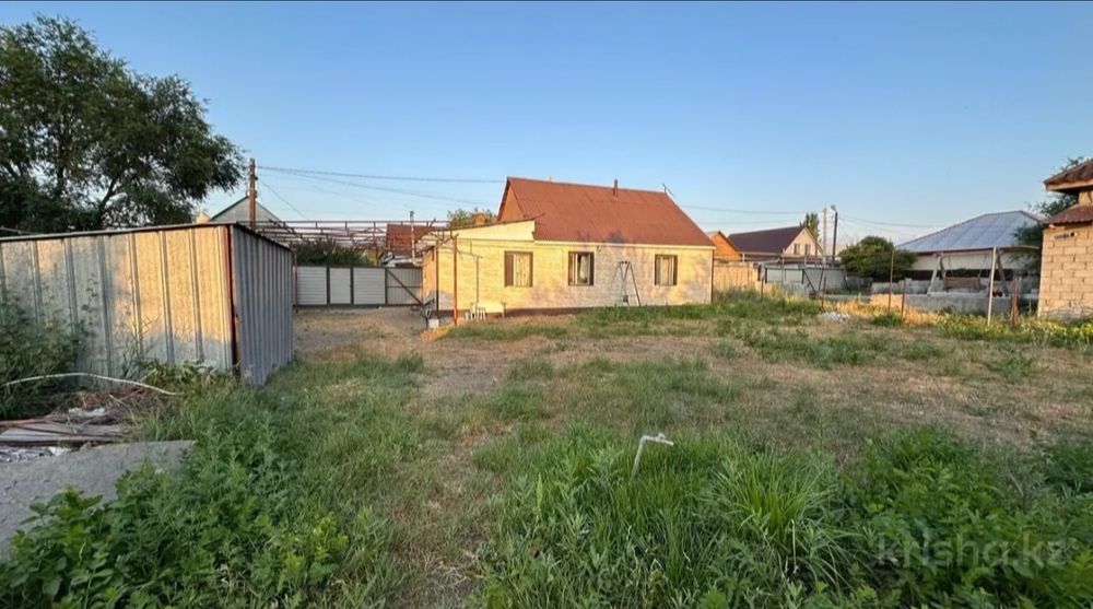 Продается дом с большим участком земли