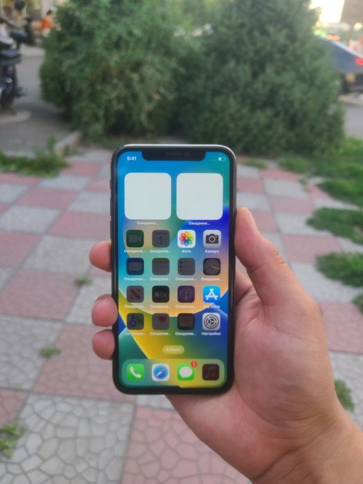 Продам IPhone x .