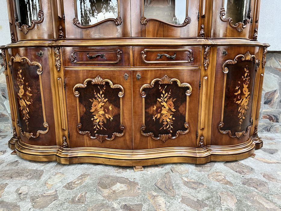 Vitrina stil Baroc lemn masiv sculptat cu intarsii florale