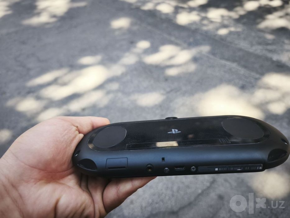 PS Vita 2000 slim