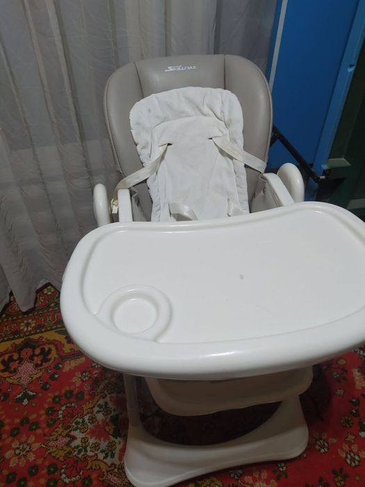 Stul dlya kormleniya