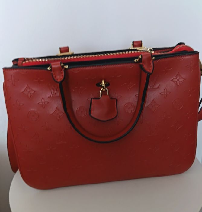 Vand geanta Louis Vuitton autentică