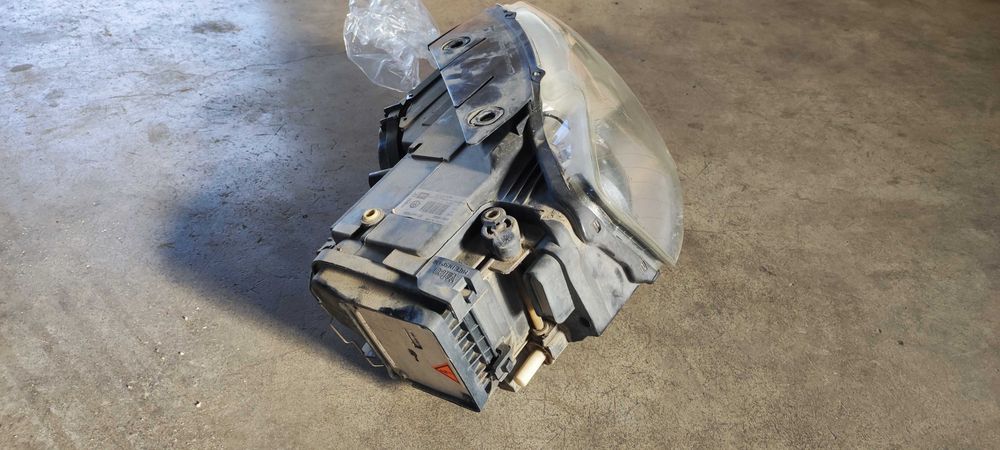 Far dreapta xenon volkswagen vw passat b6 sedan 4x4 BMP 2.0 TDI