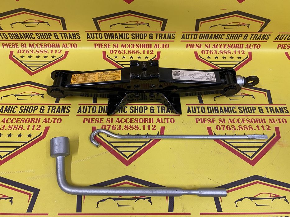 Cric auto OEM Mitsubishi Lancer cu cheie roată Coarbă