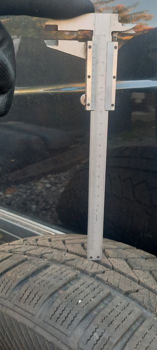 Гуми зимни в много добро състояние цената е за 2 бр