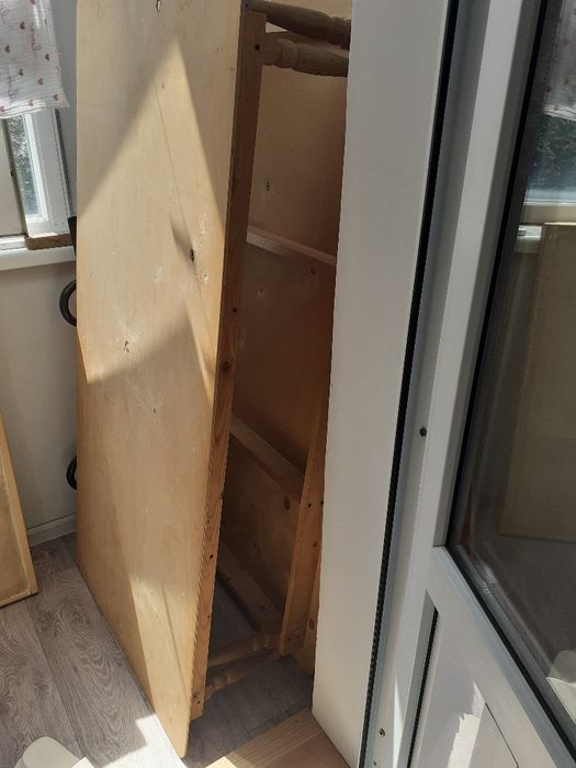 Столы  чайные  две  штуки .