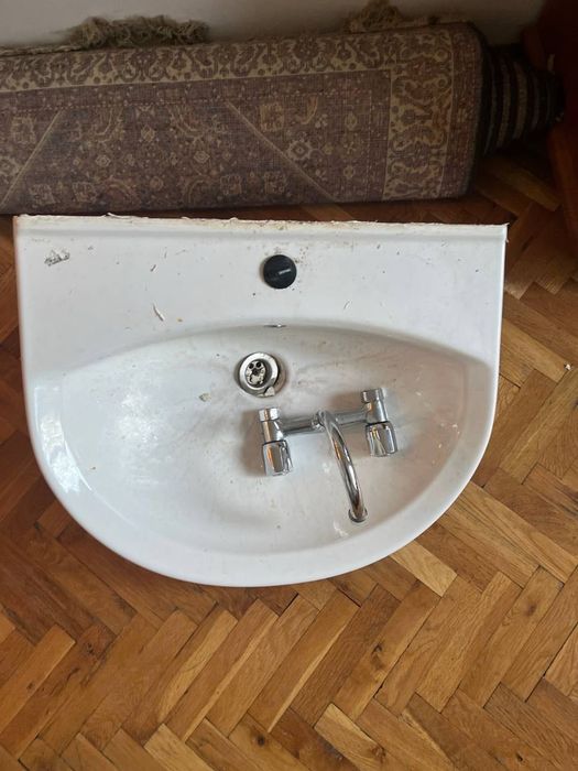 Мивка със смесител