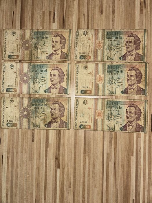 Bancote vechi de cinci mii lei, cinci sute lei, una mie lei.