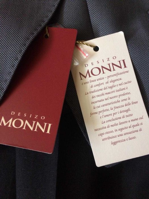 Продавам чисто нов официален костюм Desizo MONNI