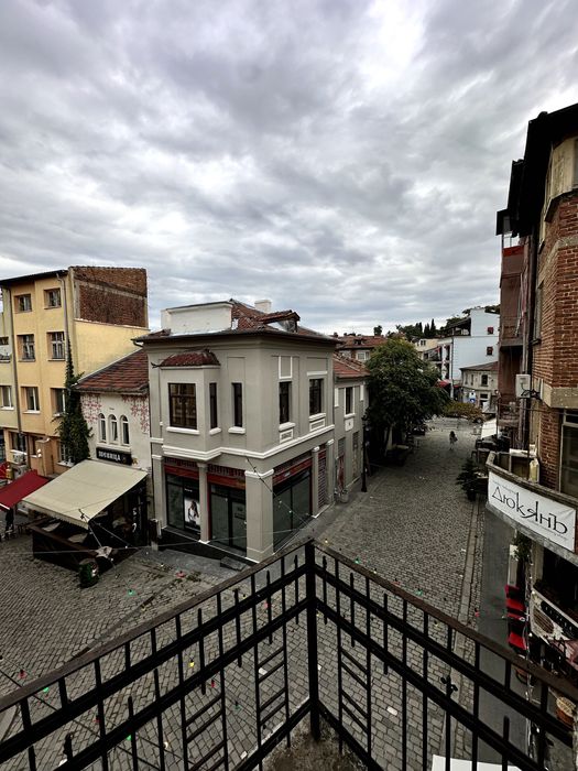 Дава се под наем Етаж от къща в Пловдив, Център - 106 кв.м за 329900 € - Снимка #7