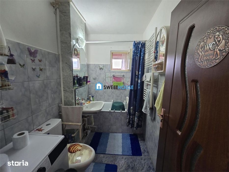 Apartament cu patru camere zona 1 decembrie
