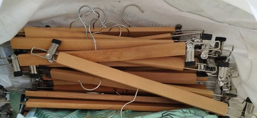 Вешалки плечики для бутиков