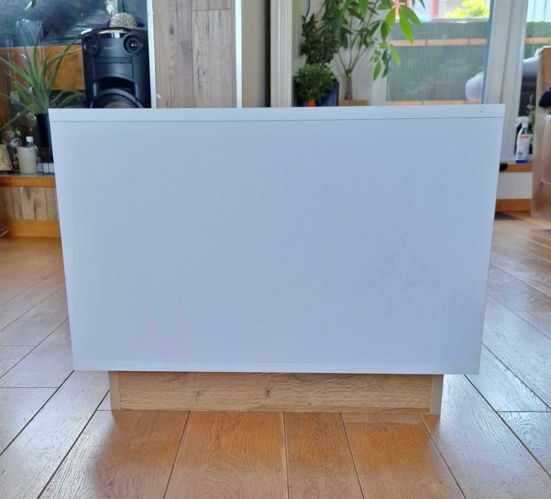 Модерна холна маса в отлично състояние