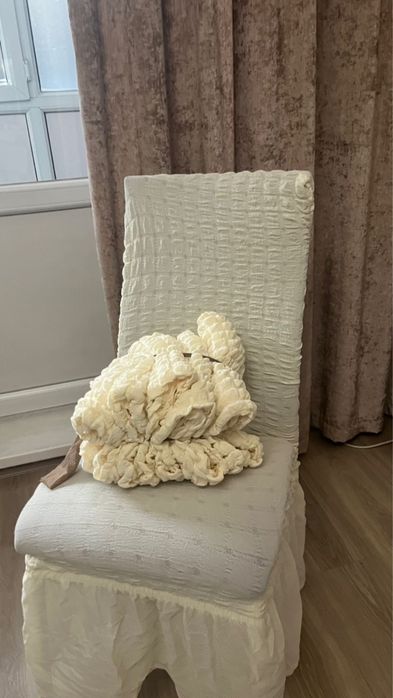 Продам универсальные чехлы  на стулья (Новые)