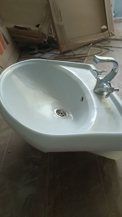 Раковина бу с смесителем,