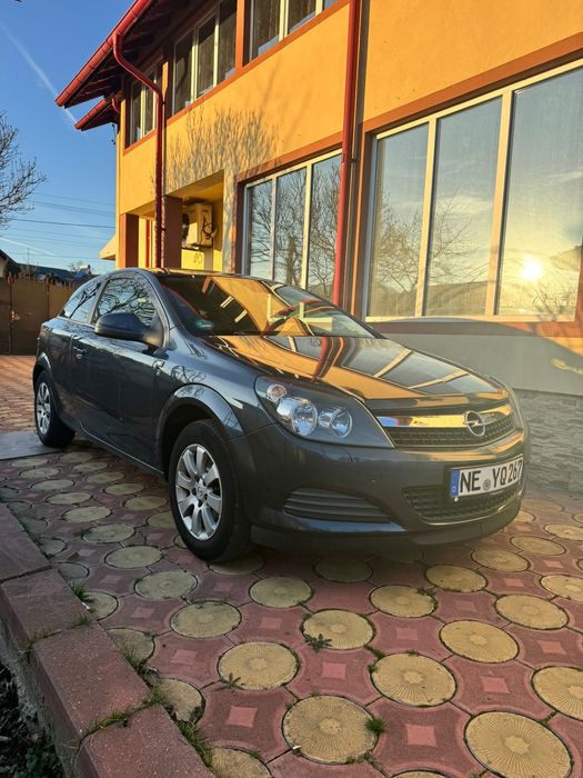Opel Astra GTC 2010