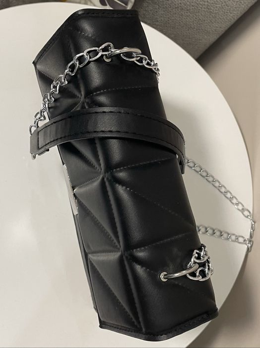 Черна малка чанта през рамо