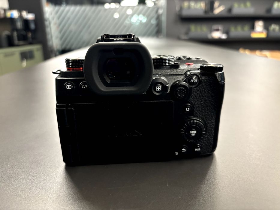 Продавам Panasonic Lumix S5II