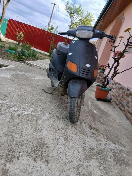 Vând  scuter piaggio zip