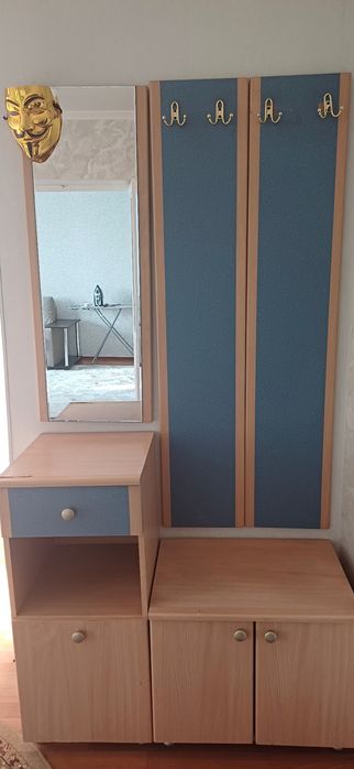 Шкаф в прихожую б/у