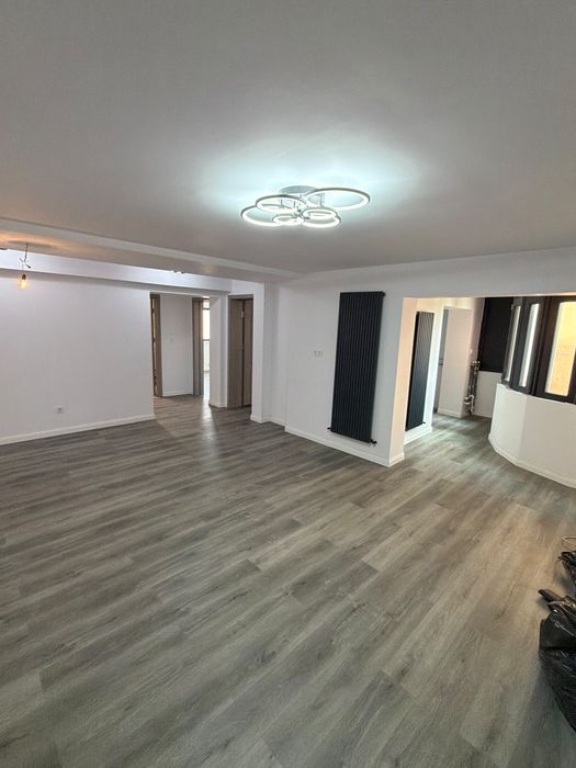 Ultracentral 3 camere